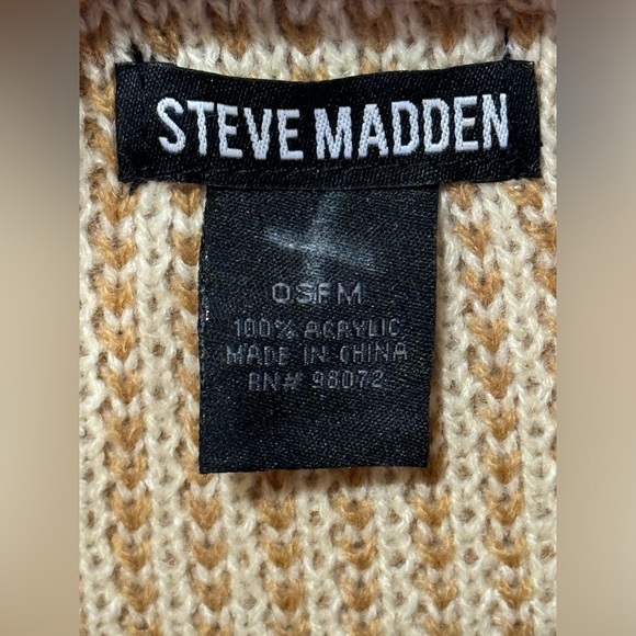 Steve Madden Women's Poncho/sweater. One Size, Camel, Pockets, Buckle, EUC! - Picture 2 of 9